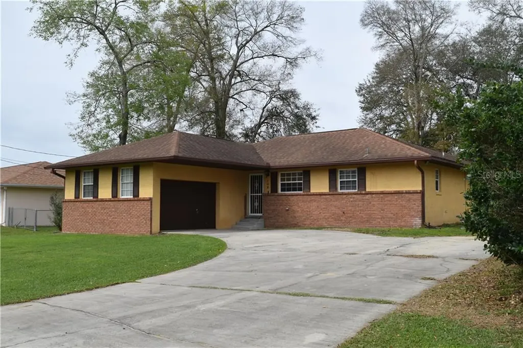 102 Almond Road Ocala FL 34472