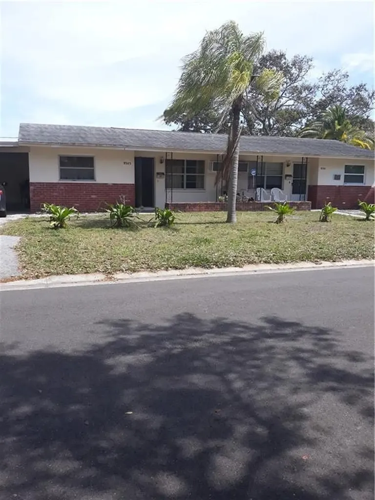 9305 5th Street N St Petersburg FL 33702