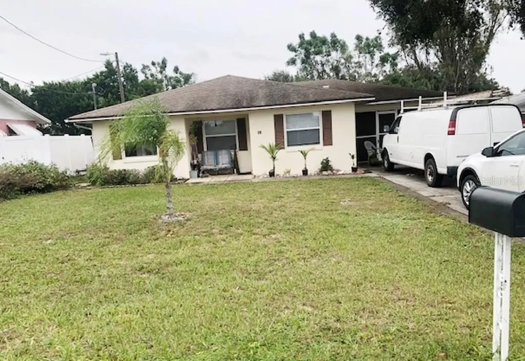 10 Lynne Lane Frostproof FL 33843