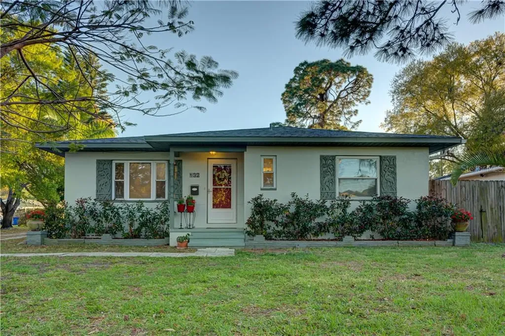132 SW Madison Circle N St Petersburg FL 33703