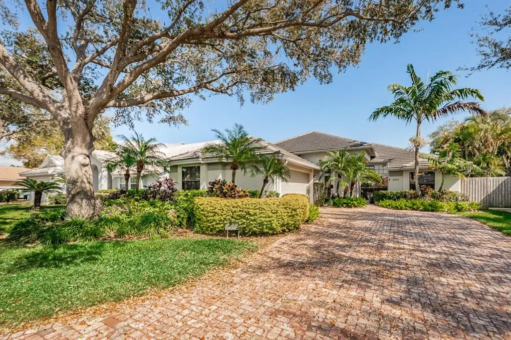 1061 Live Oak Avenue NE St Petersburg FL 33703