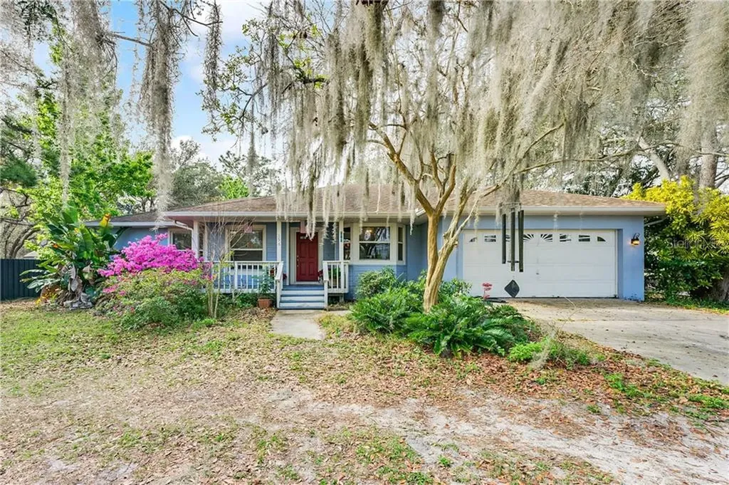 156 Lake Crescent Drive Chuluota FL 32766