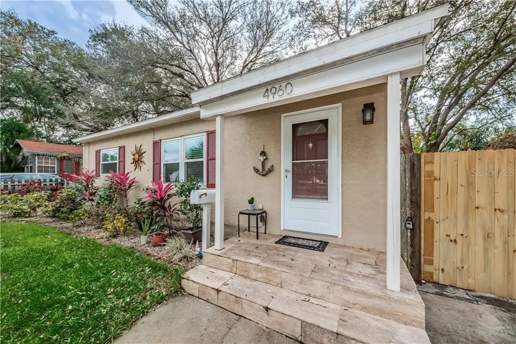 4960 16th Avenue N St Petersburg FL 33710