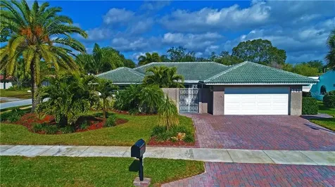 8075 Kimberly Court Seminole FL 33777