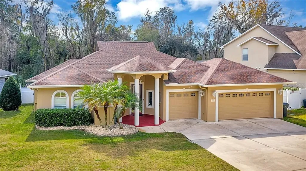 2007 River Crossing Drive Valrico FL 33596