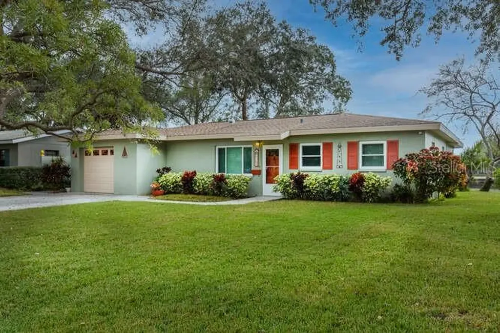 9365 Treasure Lane NE St Petersburg FL 33702