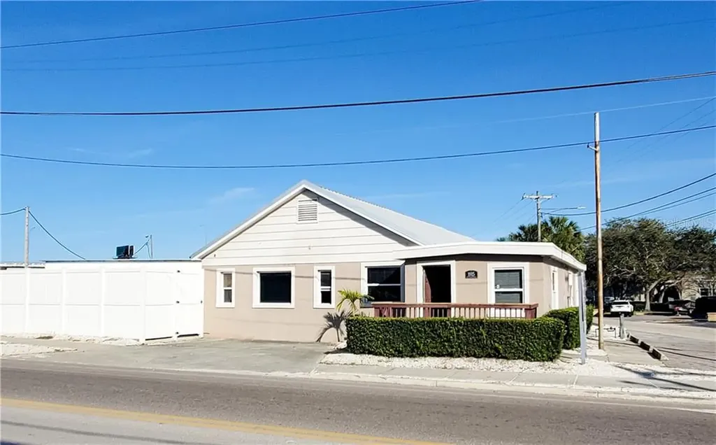 1915 13th Avenue N St Petersburg FL 33713