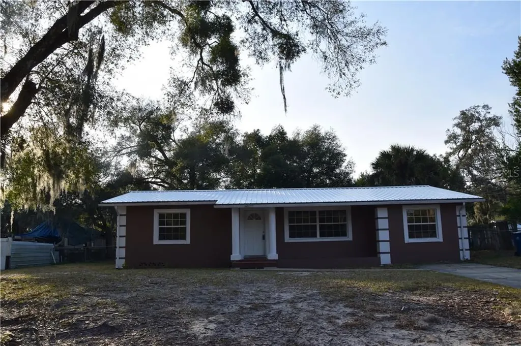 828 S Brooks Avenue Deland FL 32720