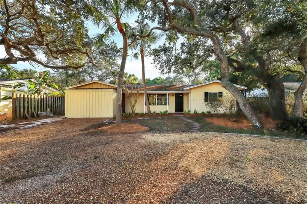 5143 Sandy Beach Avenue Sarasota FL 34242
