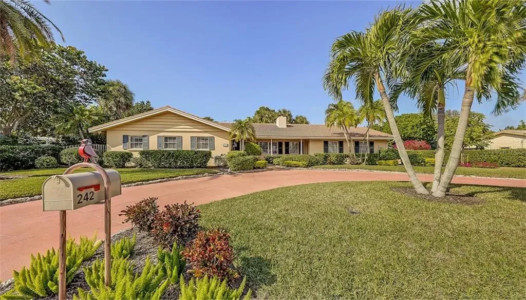 242 Robin Drive Sarasota FL 34236