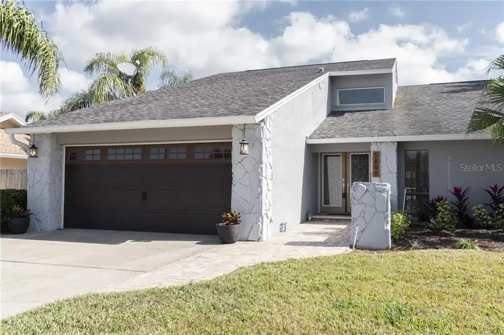 5809 Galleon Way Tampa FL 33615