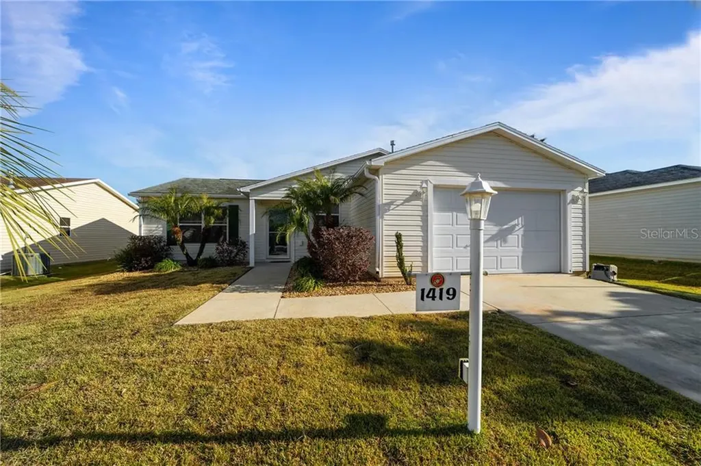 1419 Walterboro Lane The Villages FL 32162