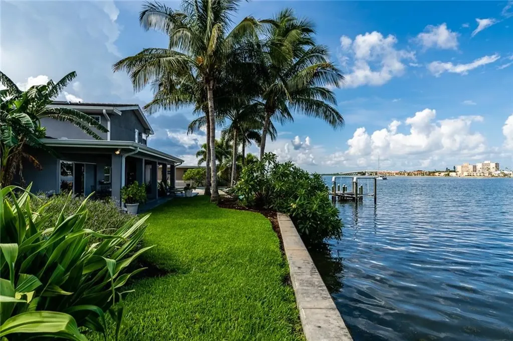 2990 68th Avenue S St Petersburg FL 33712
