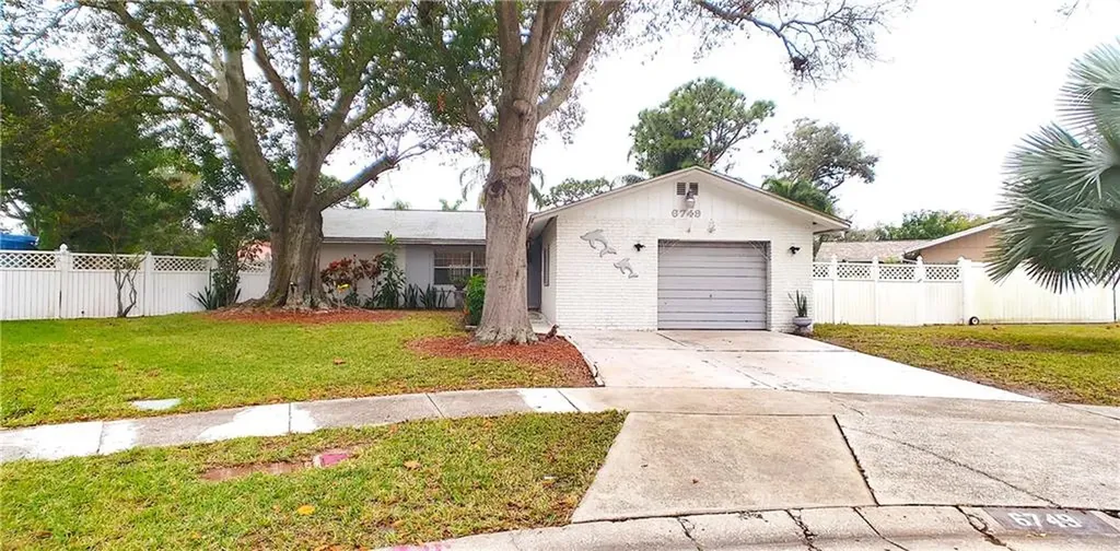 6749 Bonnie Bay Circle N Pinellas Park FL 33781