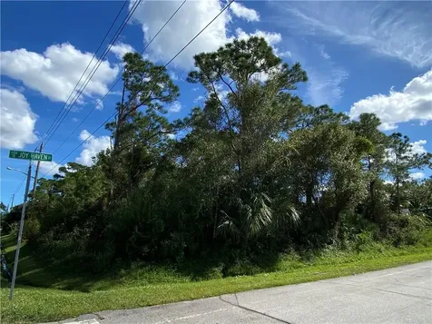 650 SE Thornhill Drive Port St Lucie FL 34983