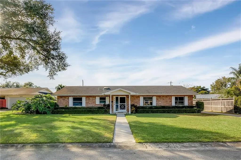 2215 Bradford Court Orlando FL 32806