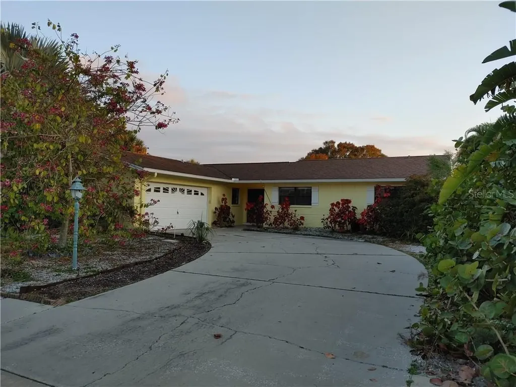 8702 Palisades Drive Tampa FL 33615