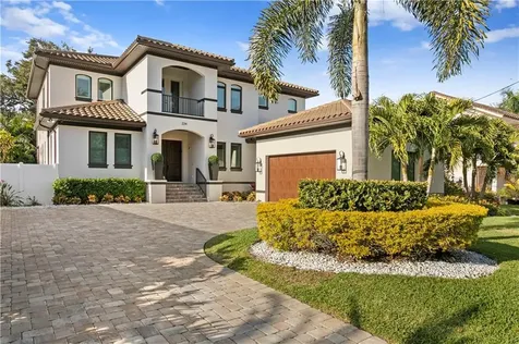 224 Aranda Street NE St Petersburg FL 33704
