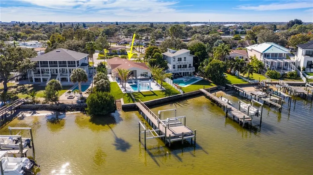 6067 Bayou Grande Boulevard NE St Petersburg FL 33703