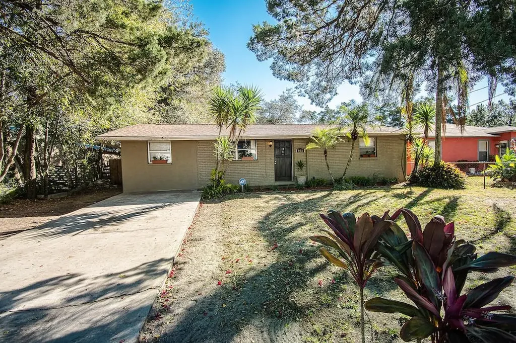 8411 N 46th Street Tampa FL 33617