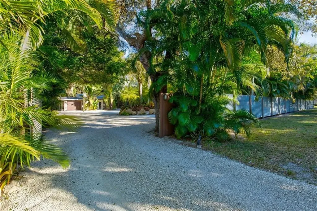 1330 N Lockwood Ridge Road Sarasota FL 34237