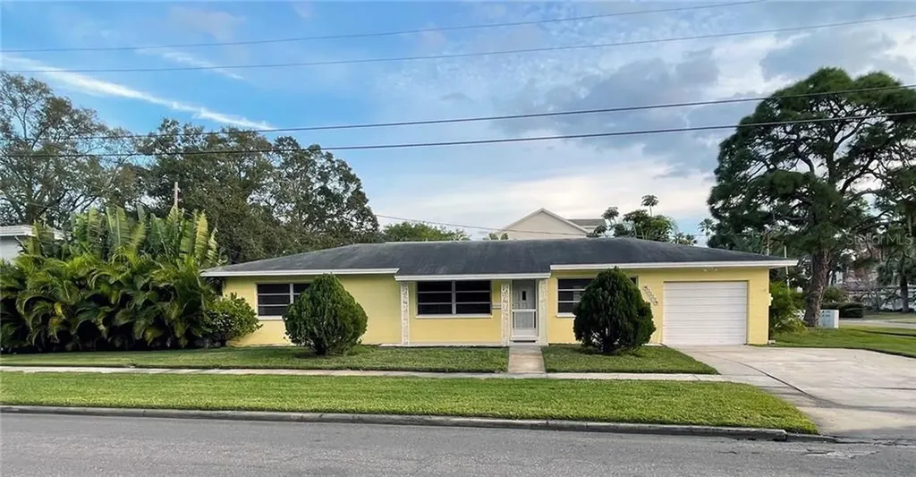 1512 Cheyenne Street NE St Petersburg FL 33703