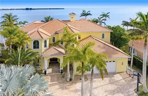 1900 Harbor Point Drive Merritt Island FL 32952