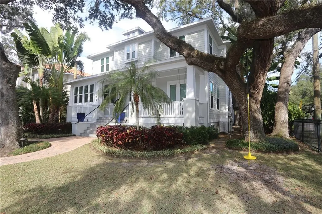 2702 W Bay Avenue Tampa FL 33611