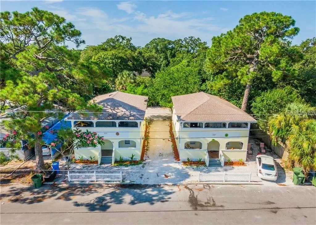 221 10th Avenue W Bradenton FL 34205