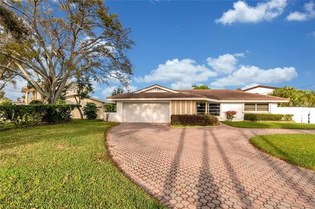 1359 40th Avenue NE St Petersburg FL 33703