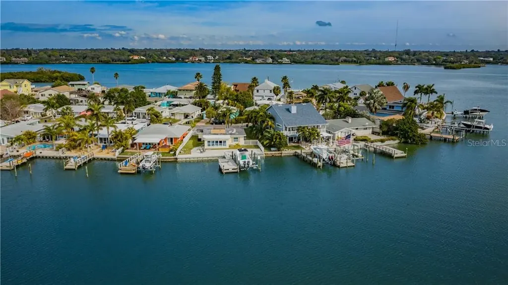 851 180th Avenue E Redington Shores FL 33708