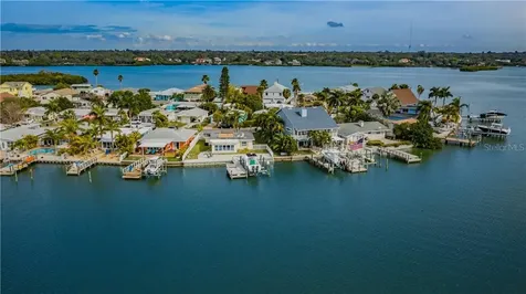 851 180th Avenue E Redington Shores FL 33708