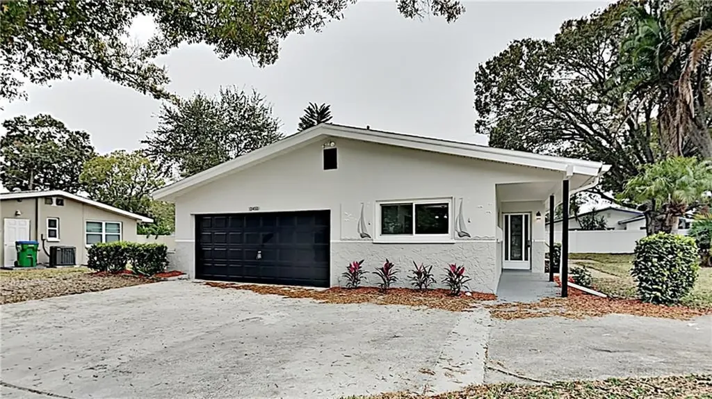 10450 Blossom Lake Drive Seminole FL 33772