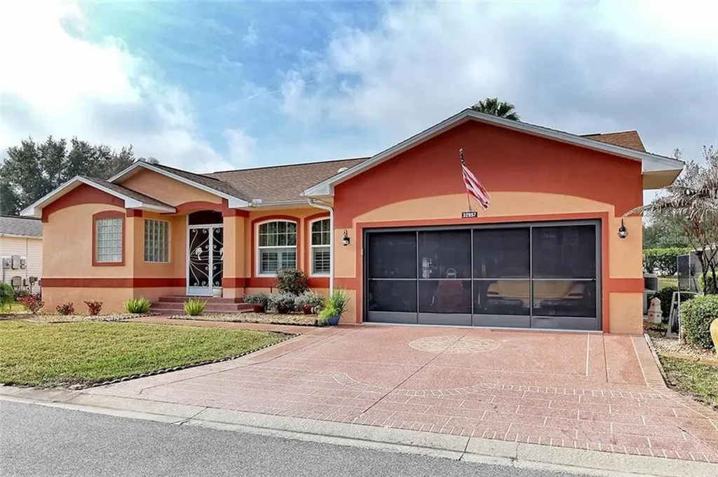 32657 Oak Park Drive Leesburg FL 34748