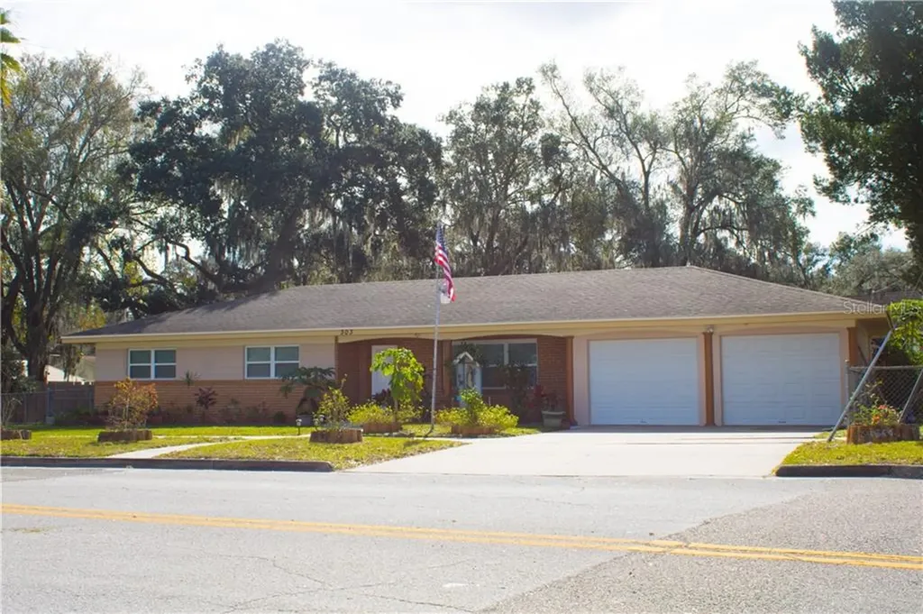 303 E Roseland Avenue Plant City FL 33563