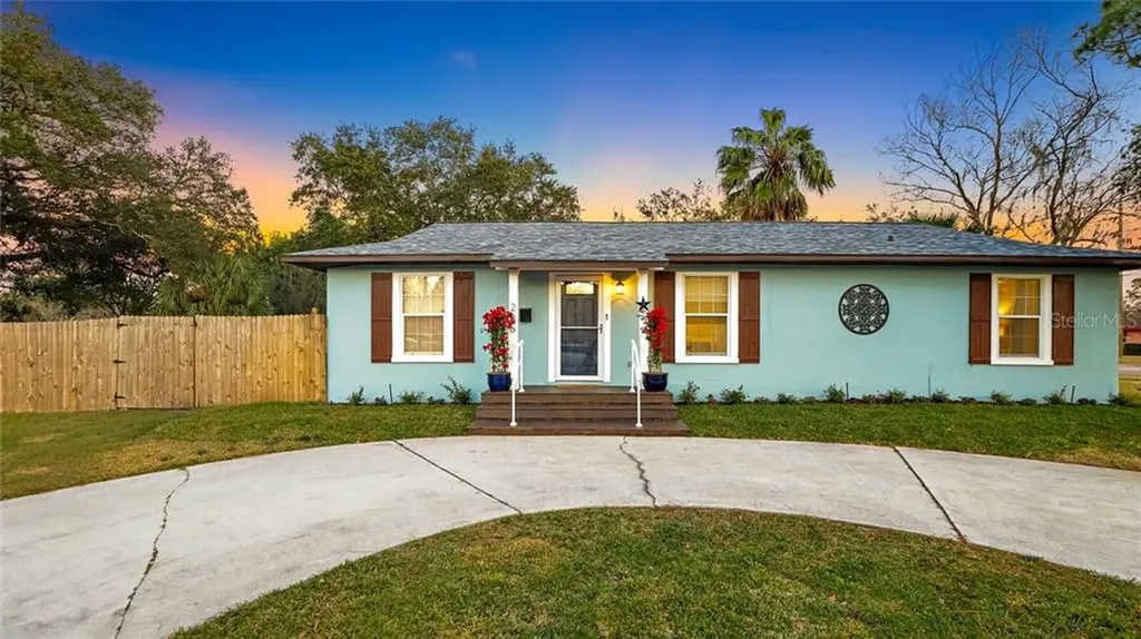 236 NW Jefferson Circle N St Petersburg FL 33702