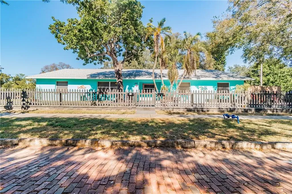 493 8th Avenue N St Petersburg FL 33701