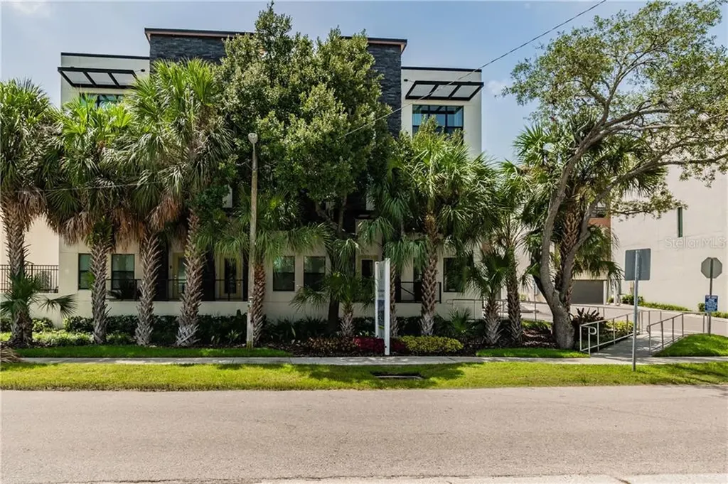 4810 W Mcelroy Avenue Tampa FL 33611