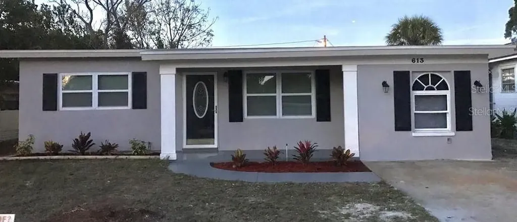 613 53rd Avenue S St Petersburg FL 33705