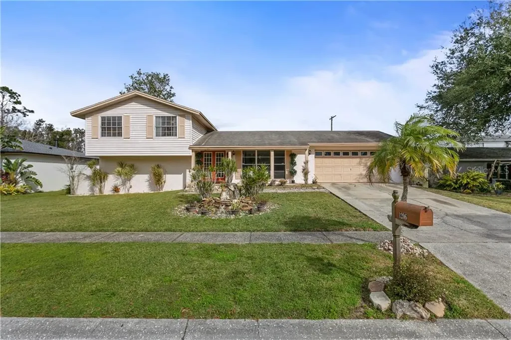 1206 Brandon Lakes Avenue Valrico FL 33594