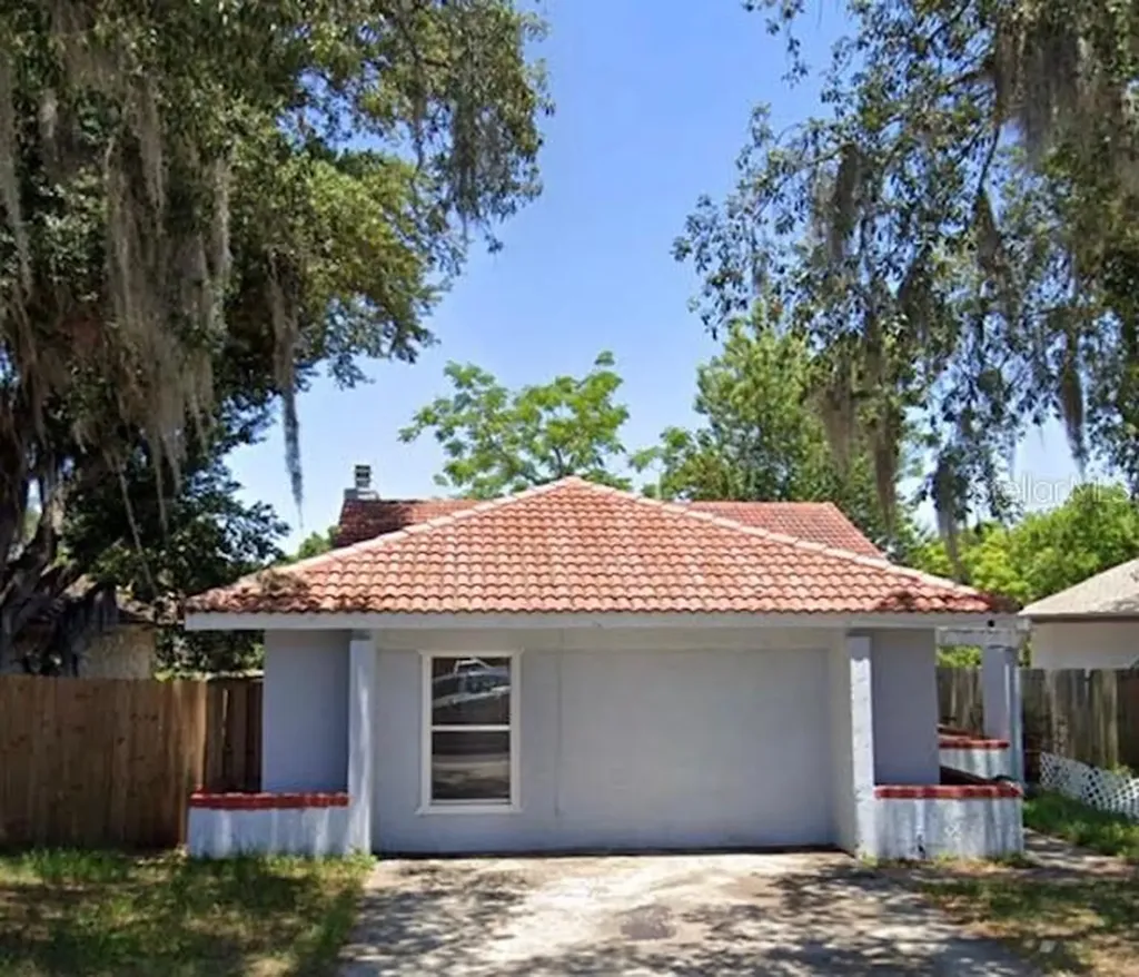 2212 Greenview Circle Orlando FL 32808