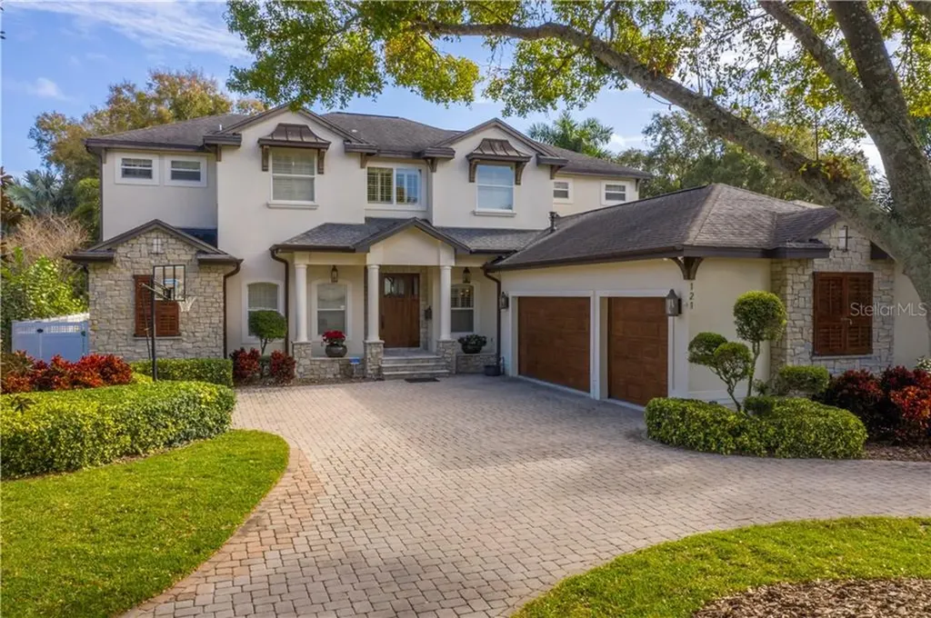 121 Riviera Way NE St Petersburg FL 33704