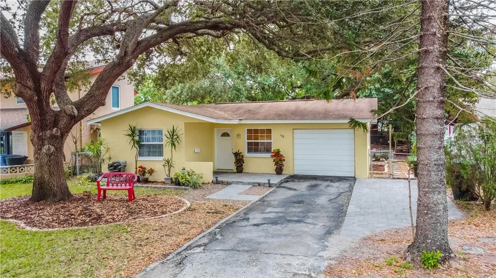 139 SE Monroe Circle N St Petersburg FL 33703