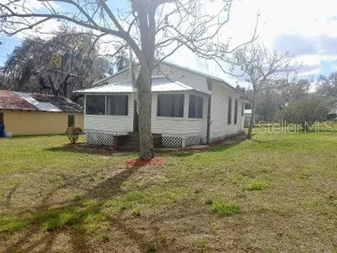 326 E 8th Street Frostproof FL 33843