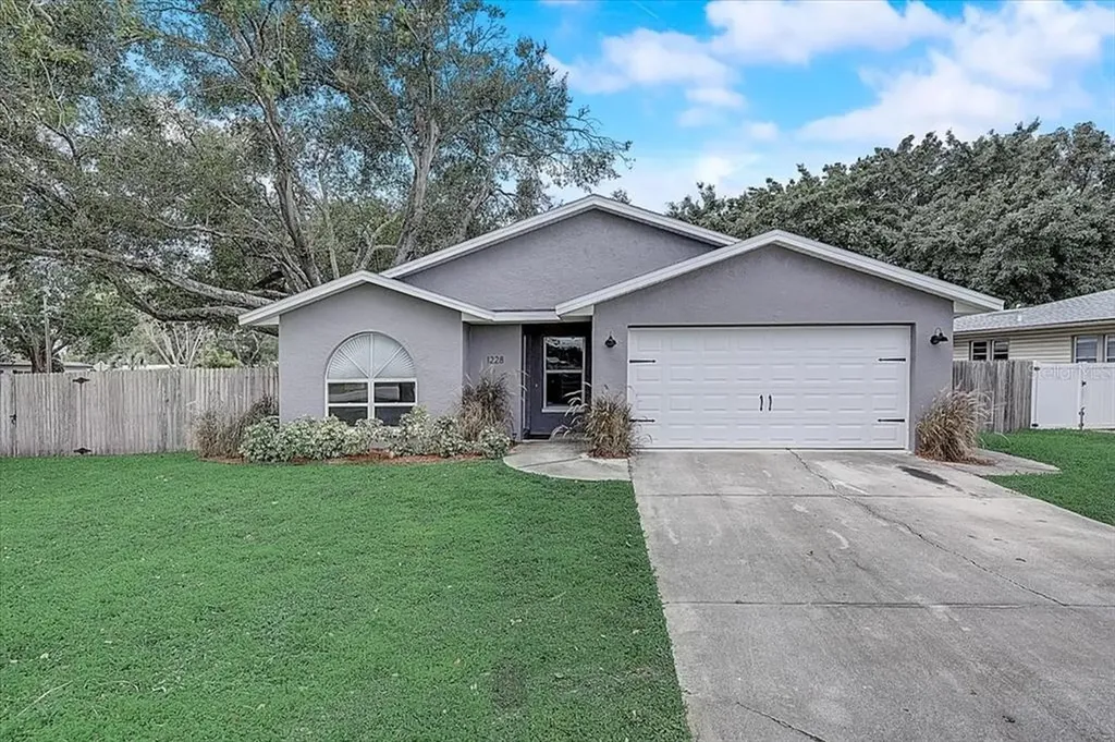 1228 35th Street W Bradenton FL 34205