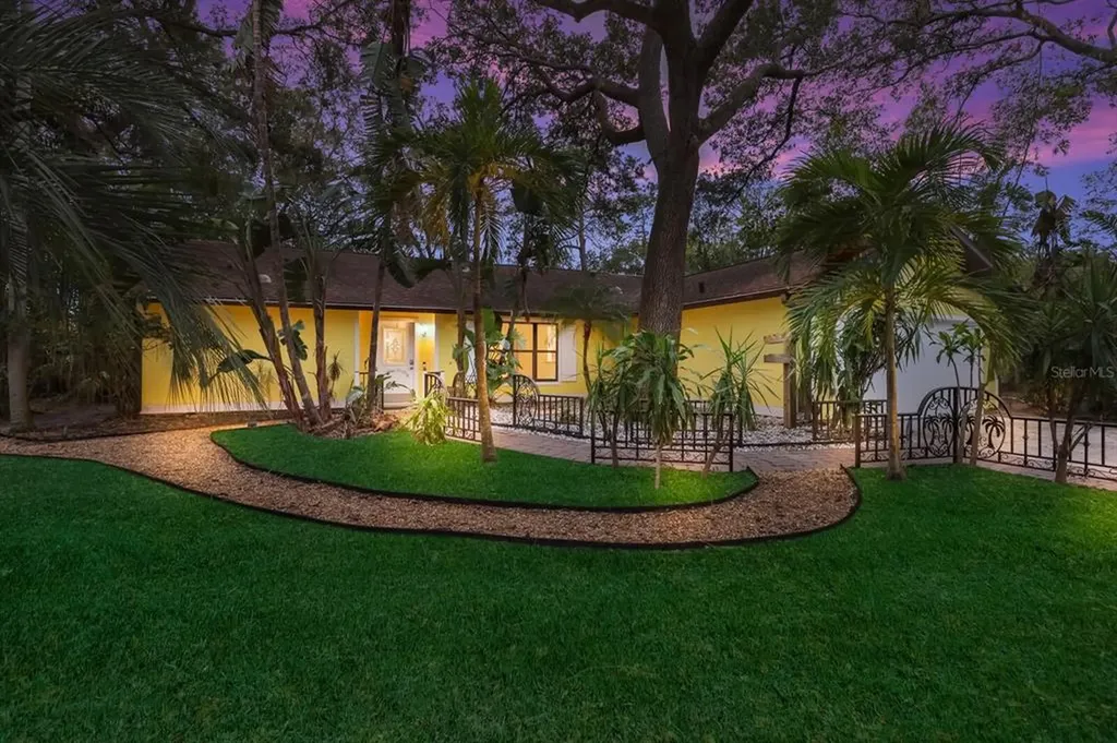 3690 Pond View Lane Sarasota FL 34235