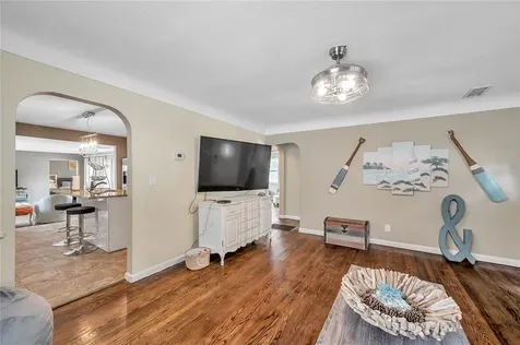 4158 8th Avenue N St Petersburg FL 33713