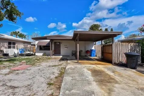 7237 35th Avenue N St Petersburg FL 33710