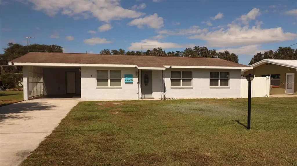 1056 Cr 463 Lake Panasoffkee FL 33538