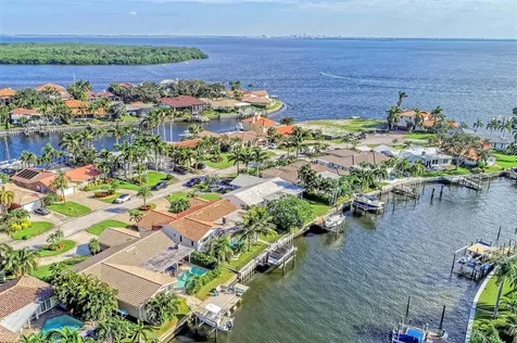 2064 Michigan Avenue NE St Petersburg FL 33703